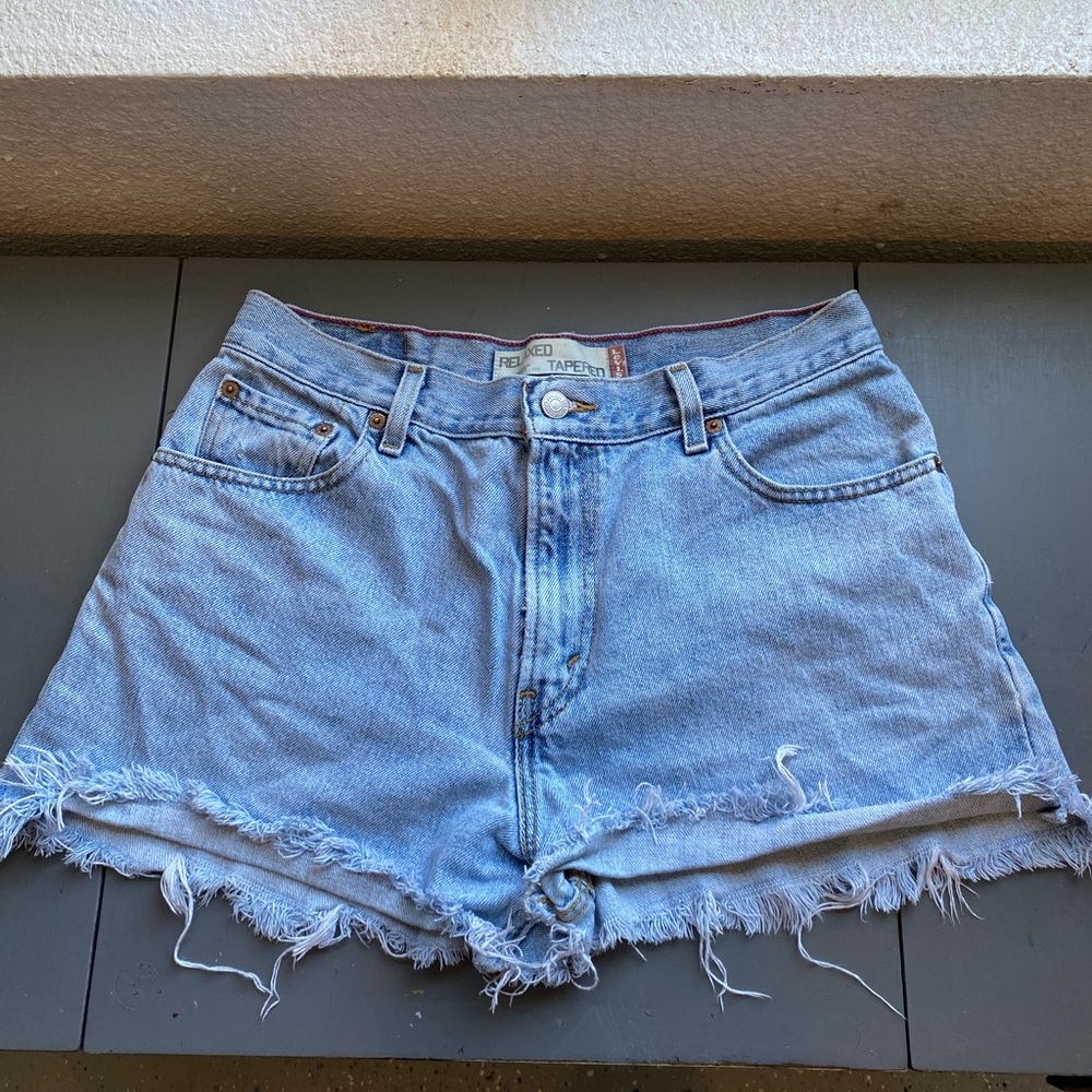Levi shorts high waisted!